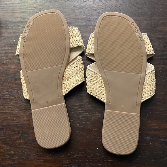 Old Navy cross strap tan sandals - Picture 2 of 2